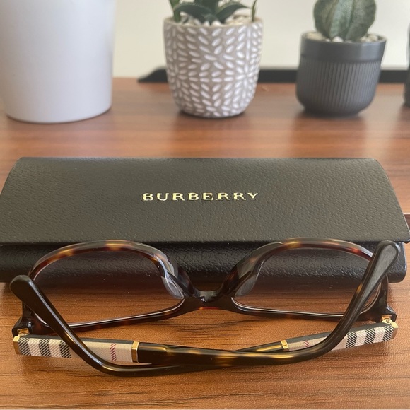 Authentic Burberry Spectacles with case 🤎Made in Italy 🫰 - Picture 6 of 9